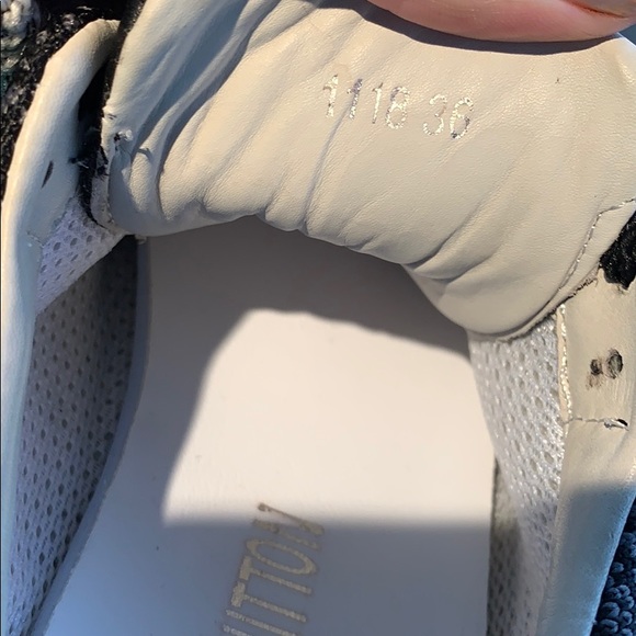 Louis Vuitton Sneakers - Picture 8 of 8